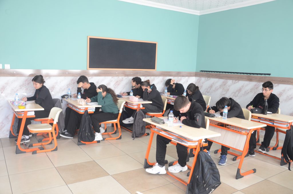 Kardelen Eğitim Kurumlarında deneme sınavı yapıldı 1